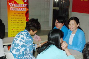 通江實小黨員服務進社區(qū) 直通車開到家門口，教育咨詢暖人心